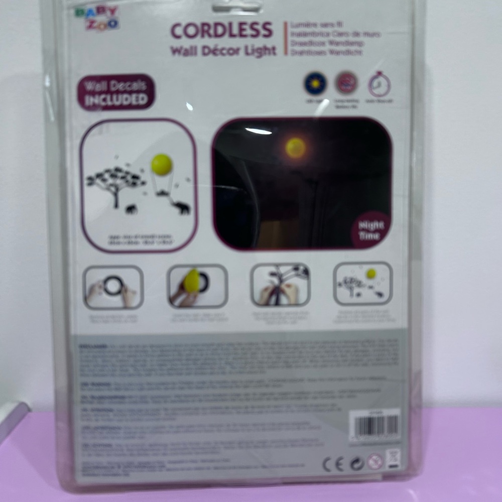 Baby Zoo Cordless LED Wall Decor‎ Light Auto Shut off with Wall Decal Included - Picture 3 of 9